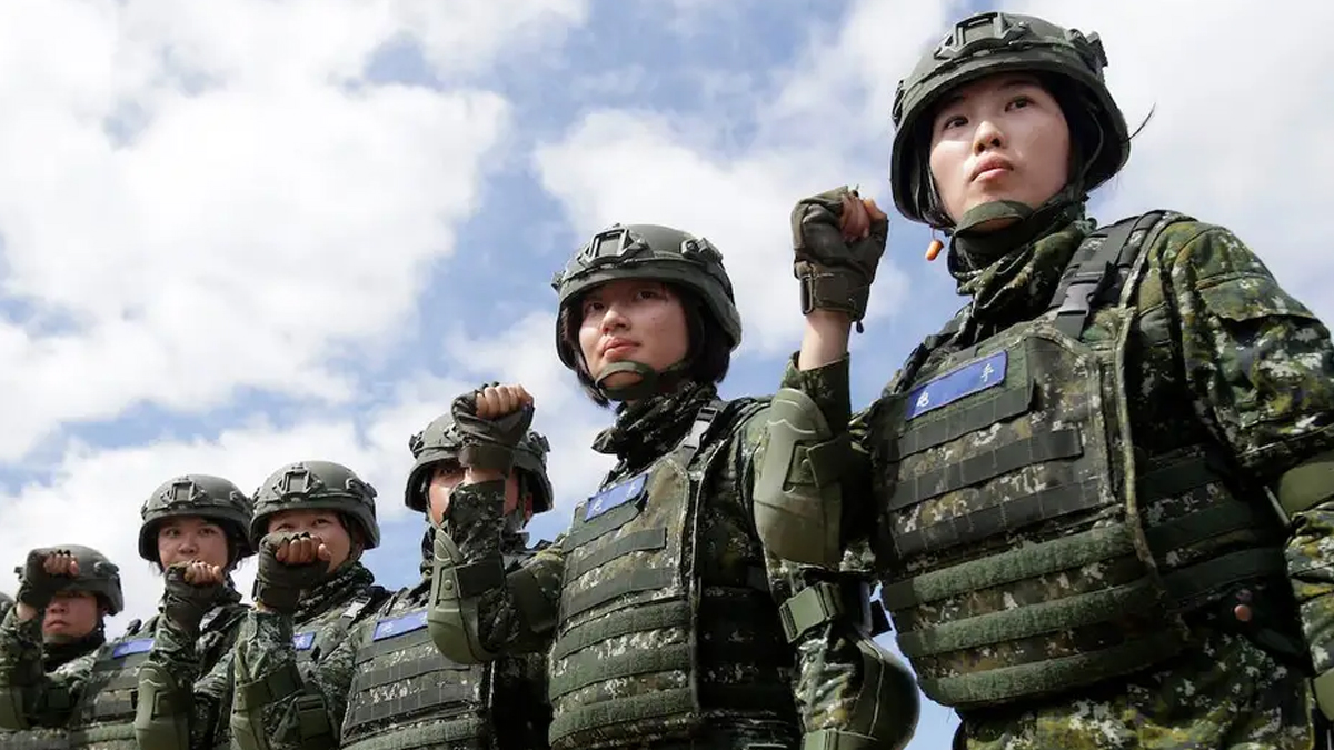 ताइवानी महिलालाई पनि सैन्य प्रशिक्षण